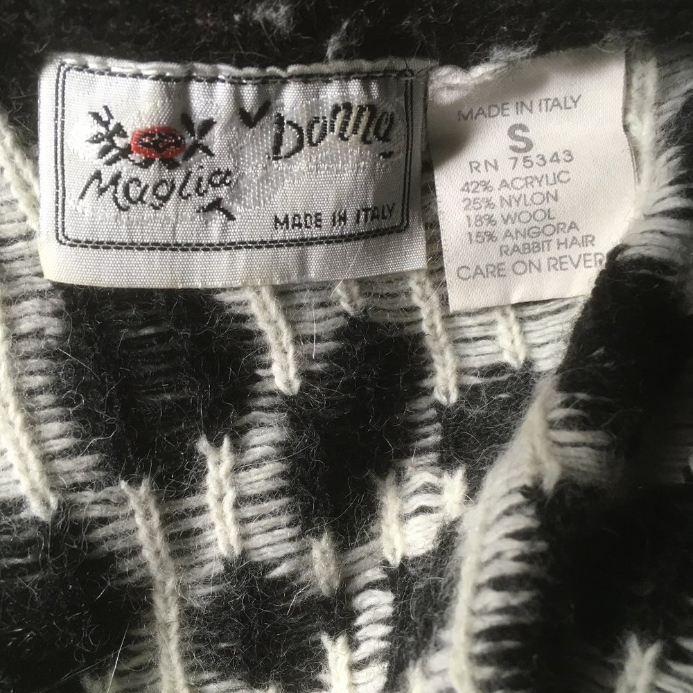 VTG ITALIAN ANGORA Black & White Angora Rabbit & Wool Vintage V-neck Sweater - Picture 4 of 4